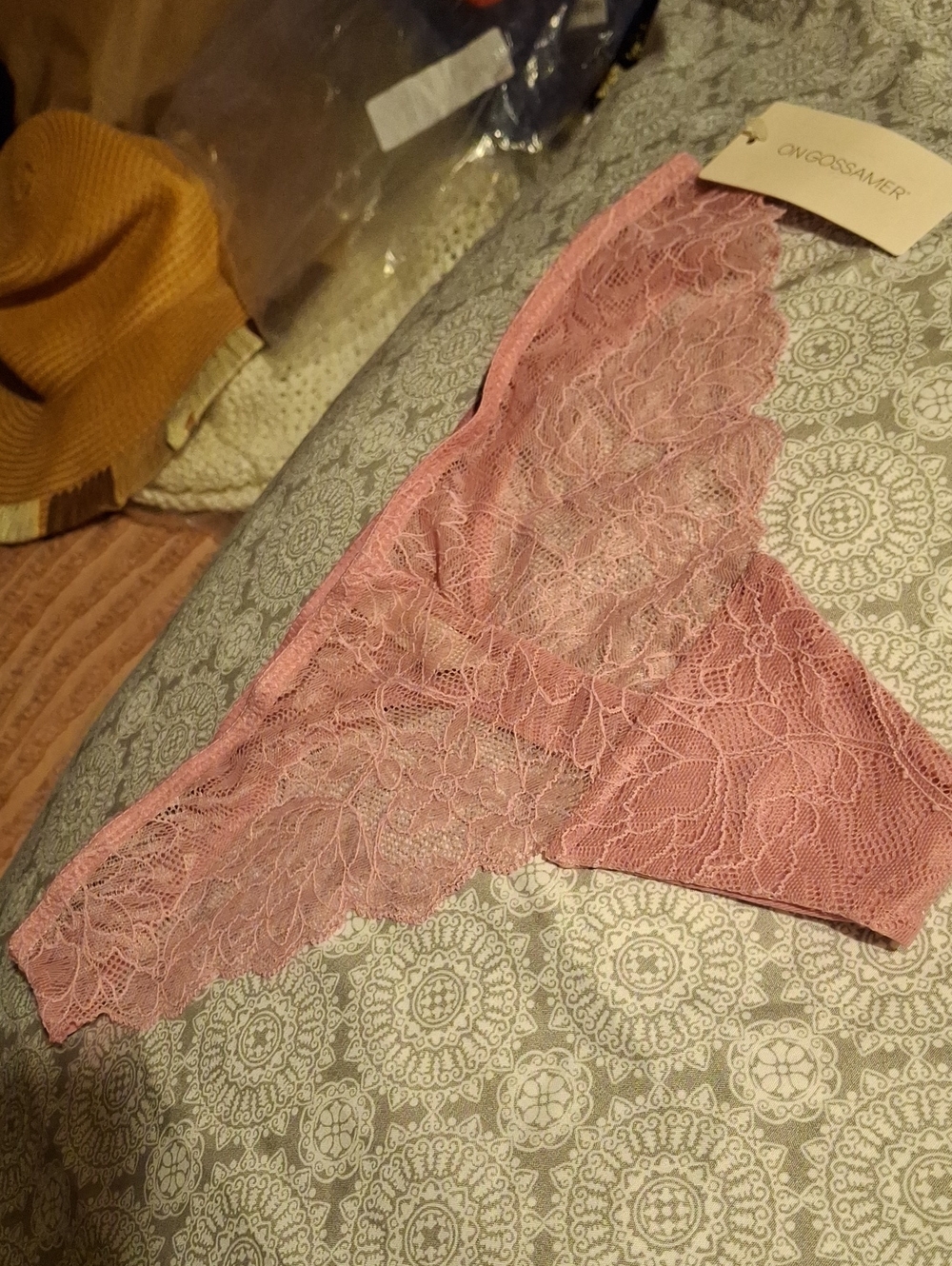 On Gossamer Pink Berry Lacey Thong Small NWT